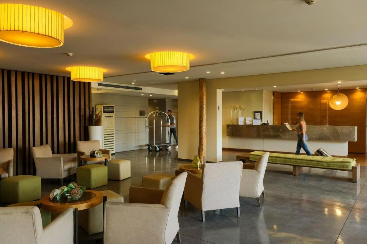 Country Lodge Hotel & Resort Beirut Exterior foto